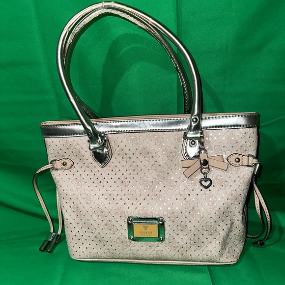 Guess purse - Picture 1 of 4